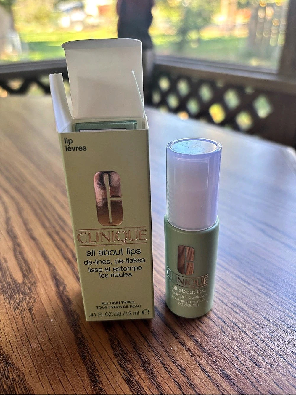 Clinique All About Lips De-line, De-flakes Original Lip Treatment NWT